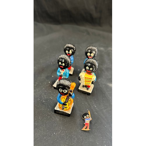 442 - Music band Robertsons figures together with a pin badge a/f