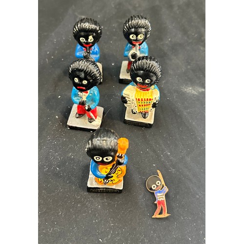 442 - Music band Robertsons figures together with a pin badge a/f