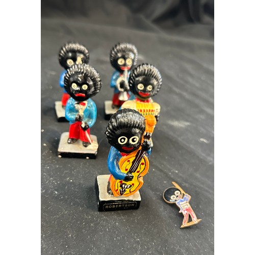 442 - Music band Robertsons figures together with a pin badge a/f