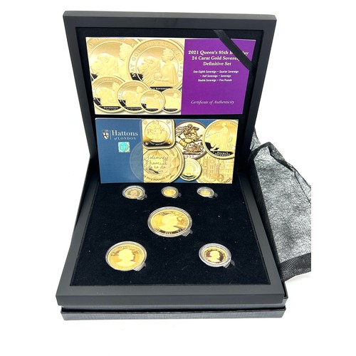 425 - Cased Hattons 24 carat 2021 Queens 95th birhday gold definitive sovereign proof set includes Five po... 