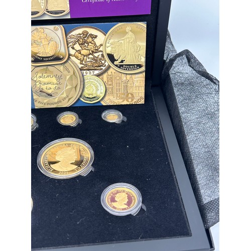 425 - Cased Hattons 24 carat 2021 Queens 95th birhday gold definitive sovereign proof set includes Five po... 