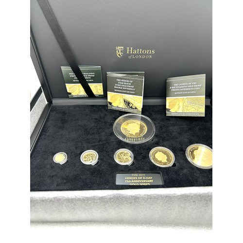 427 - Cased Hattons 22ct 2019 Heros of D Day 75th Anniversary gold prestige sovereign proof set, set inclu... 