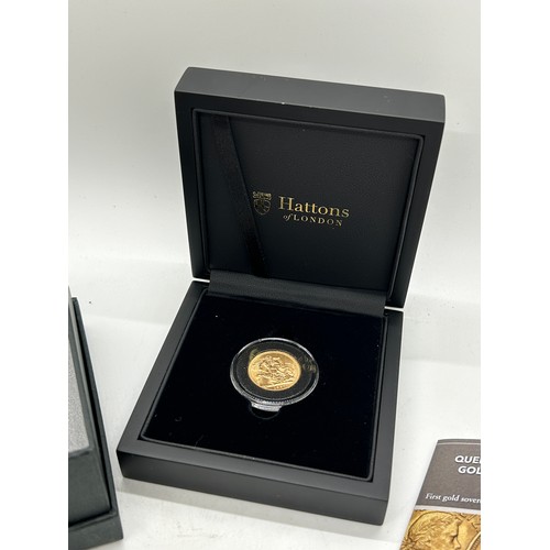 421 - Cased Hattons 22ct Queen Elizabeth gold sovereign of 1957