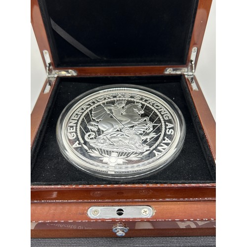 430 - Cased silver .999 Complete heros of 2020, one ( 1 ) kilo medal limited edition 42 of 100