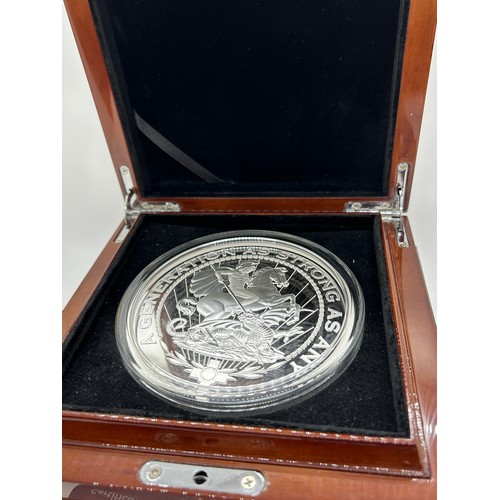 430 - Cased silver .999 Complete heros of 2020, one ( 1 ) kilo medal limited edition 42 of 100