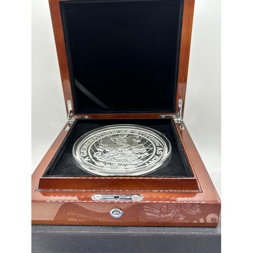 430 - Cased silver .999 Complete heros of 2020, one ( 1 ) kilo medal limited edition 42 of 100