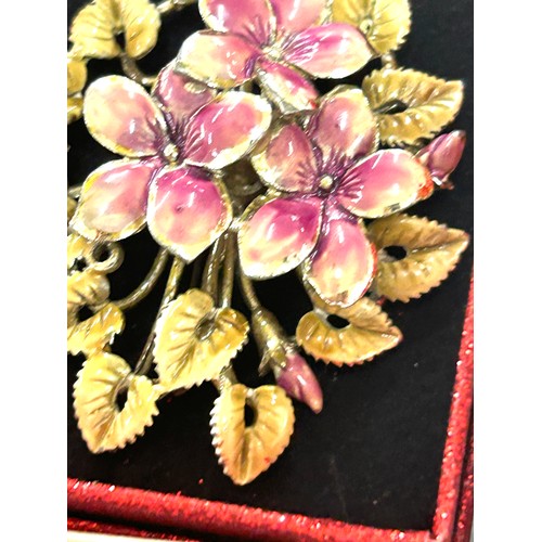 460 - Selection of assorted brooches, earrings etc