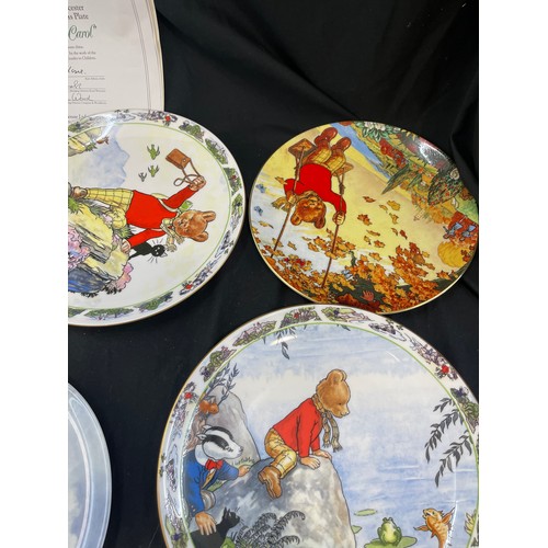 209 - Large selection of collectors plates, to include Wedgwood, Royal Worcester etc