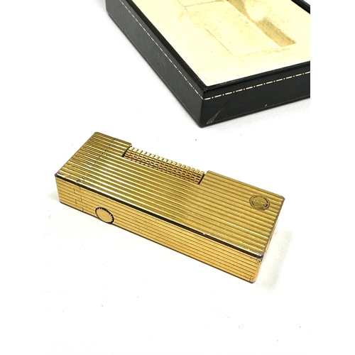 426 - Boxed vintage Dunhill lighter