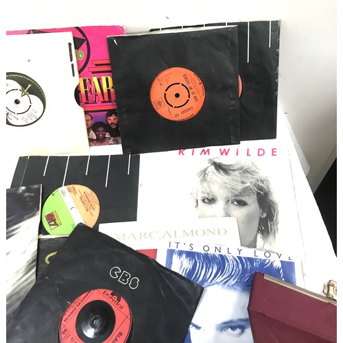 151 - Selection of 45's to include John Lennon, Queen etc