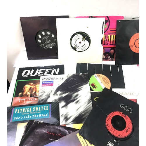 151 - Selection of 45's to include John Lennon, Queen etc