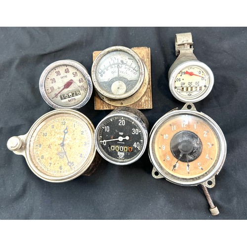 85 - Selection of vintage speedometers/clocks to include several Smiths, Veglia etc