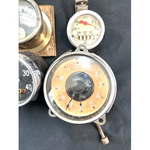 85 - Selection of vintage speedometers/clocks to include several Smiths, Veglia etc