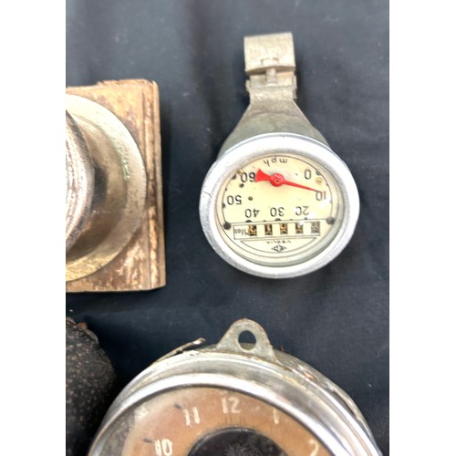 85 - Selection of vintage speedometers/clocks to include several Smiths, Veglia etc