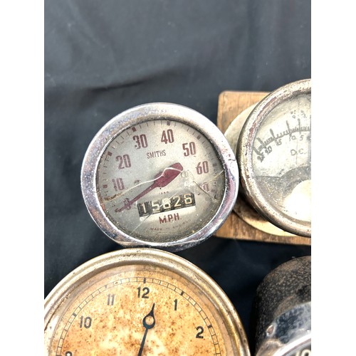 85 - Selection of vintage speedometers/clocks to include several Smiths, Veglia etc