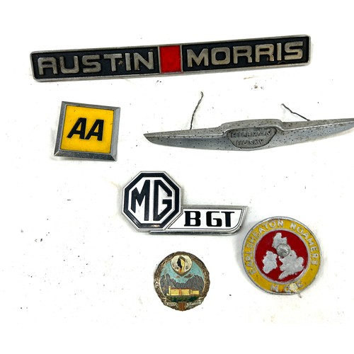 541 - Selection of vintage car and motor cycle badges to include Austin Hilam, MG etc