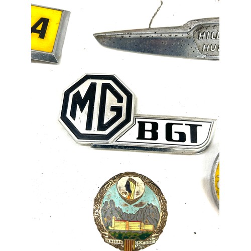 541 - Selection of vintage car and motor cycle badges to include Austin Hilam, MG etc