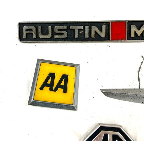 541 - Selection of vintage car and motor cycle badges to include Austin Hilam, MG etc