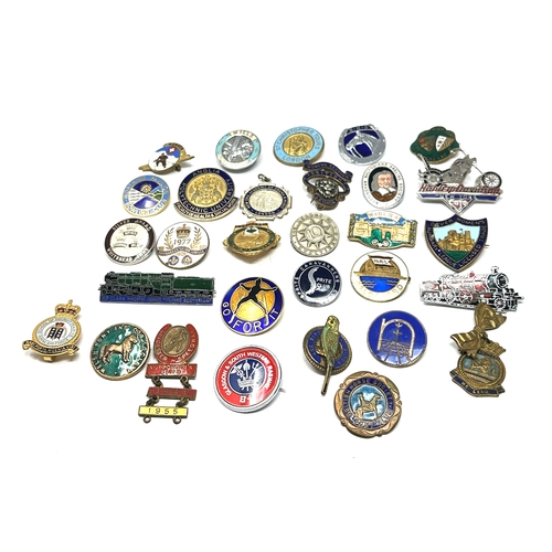 430 - collection of 30 vintage enamel badges