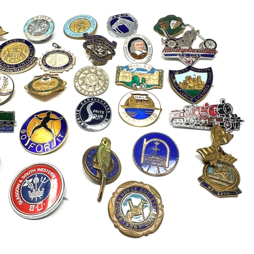 430 - collection of 30 vintage enamel badges