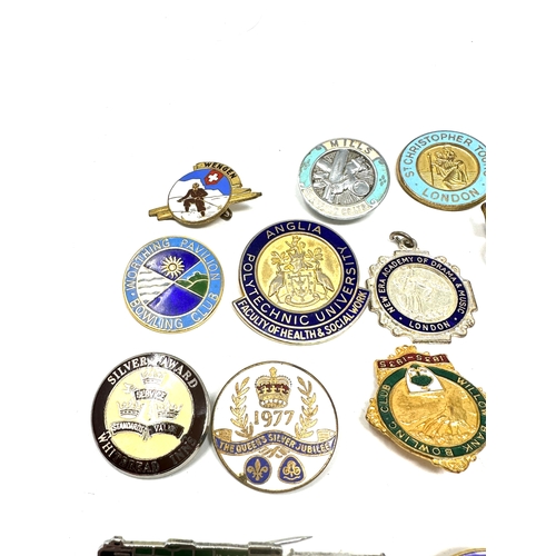 430 - collection of 30 vintage enamel badges