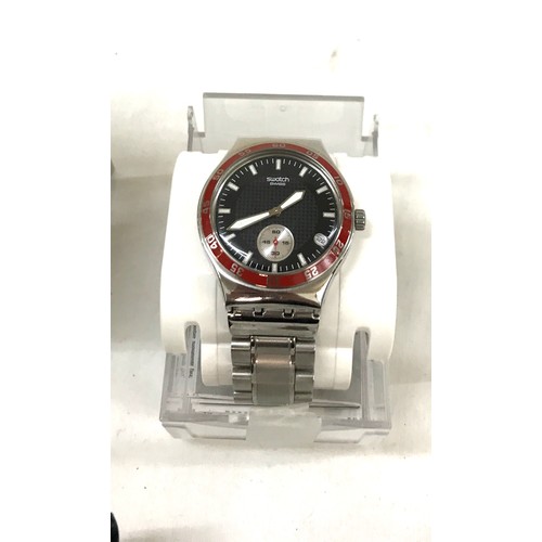 561 - Selection of ladies and gents wrist watches to include swatch watch in working order new battery jus... 