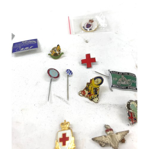 469 - Selection of enamel badges and pins to include British red cross etc