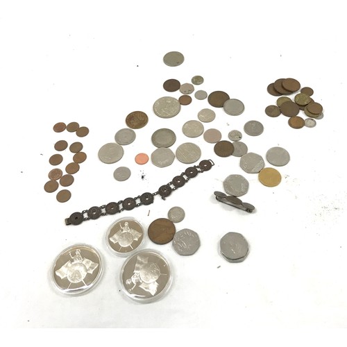 567 - Selection of vintage and later coins and commerative crowns