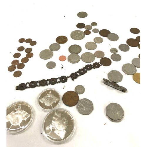 567 - Selection of vintage and later coins and commerative crowns