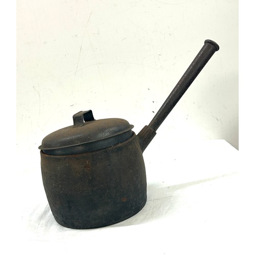 289 - Vintage cast iron saucepan