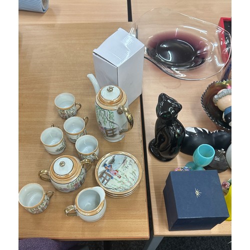 218 - Large selection of miscellaneous to include porcelain, onyx, toys etc