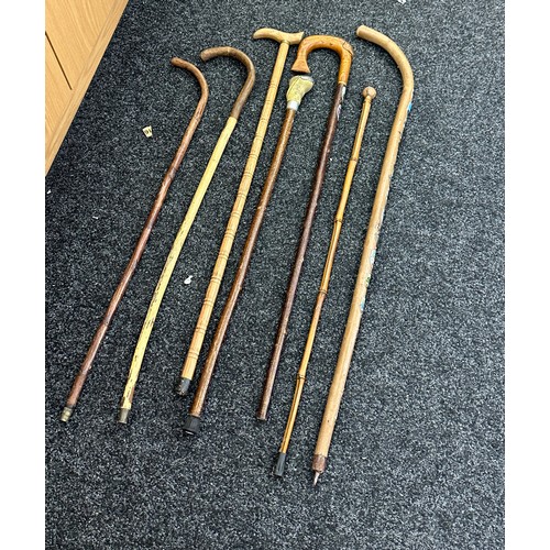 127 - Selection of vintage walking sticks/canes