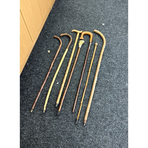 127 - Selection of vintage walking sticks/canes