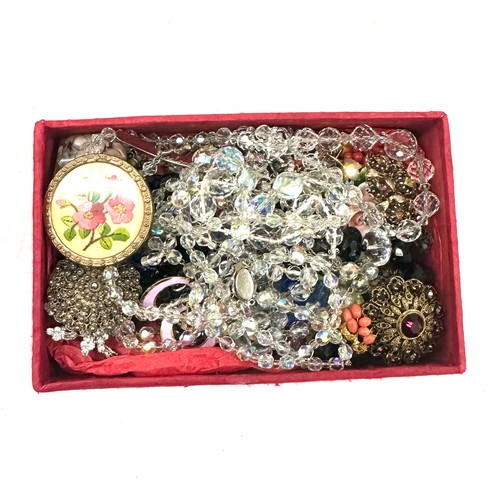 455 - Selection of vintage costume jewellery to include crystal, brooches etc