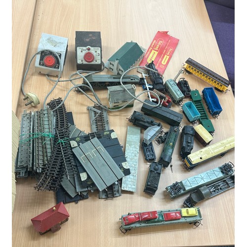 221 - Large selection of train items to include engines, track, accessories etc - A/F