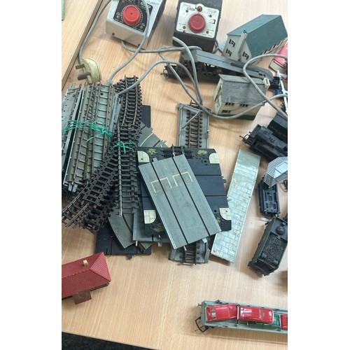 221 - Large selection of train items to include engines, track, accessories etc - A/F