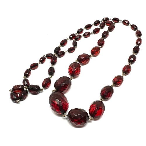 332 - A faceted prystal bakelite bead necklace (38g)