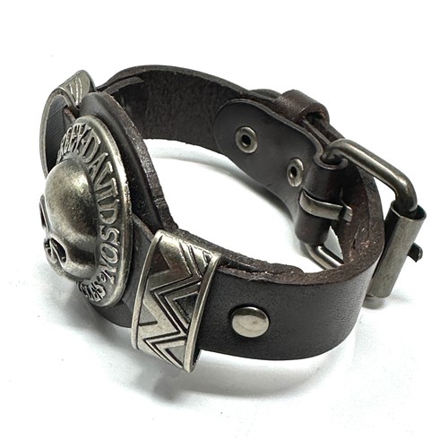 331 - A leather bracelet by Harley Davidson (40g)