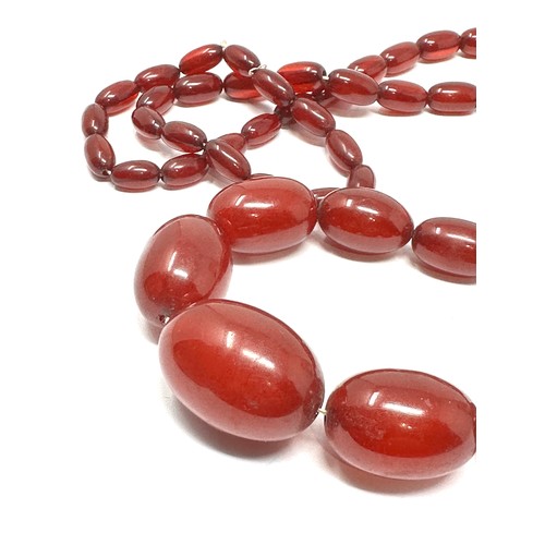 334 - A bakelite bead necklace with internal streaking (60g)