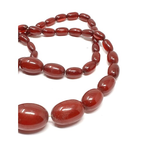 334 - A bakelite bead necklace with internal streaking (60g)