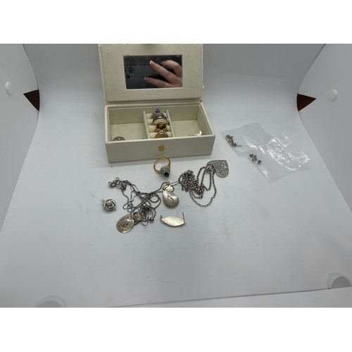 456 - Selection of assorted jewellery includes silver