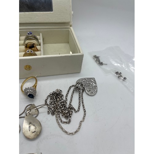 456 - Selection of assorted jewellery includes silver