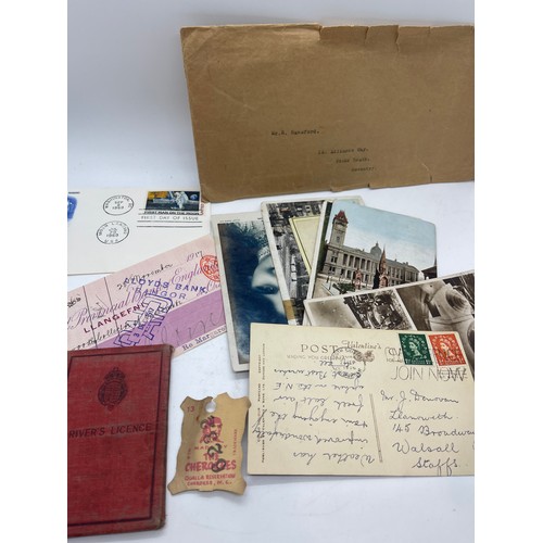 533 - Selection of assorted ephemera includes driving license etc