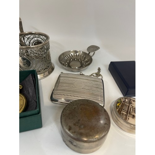 512 - Selection of silver plated items to include cigarette cash, ash tray, cup holder etc