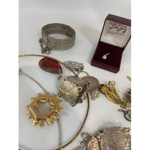 449 - Selection of costume jewellery to include necklaces and some silver bracelets