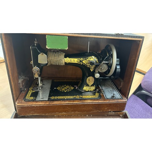 339 - Vintager singer sewing number model no EC616762