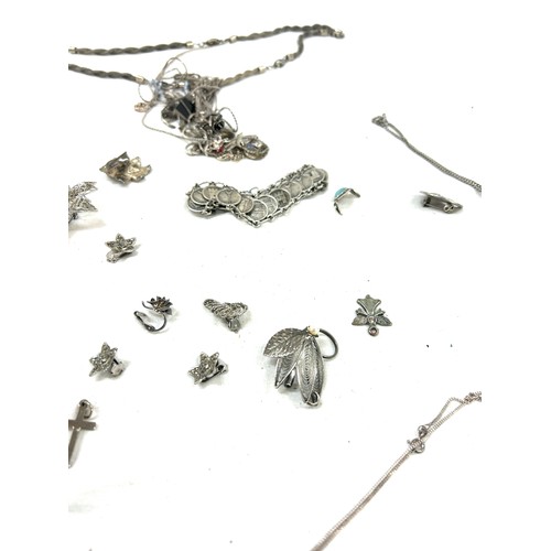 470 - Selection of vintage white metal and some silver costume jewellery to include bracelets, brooches et... 