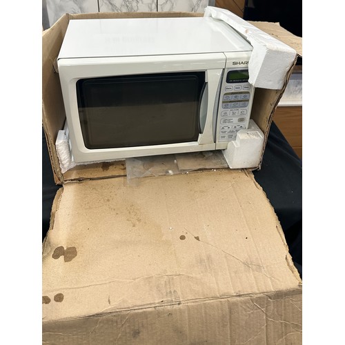 369A - Sharp microwave oven 800w, untested