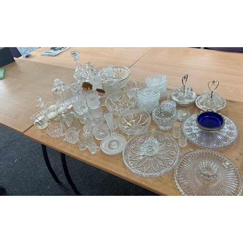 131 - Large selection of assorted glassware includes bowls, glasses etc