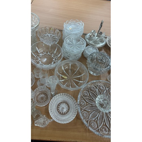 131 - Large selection of assorted glassware includes bowls, glasses etc